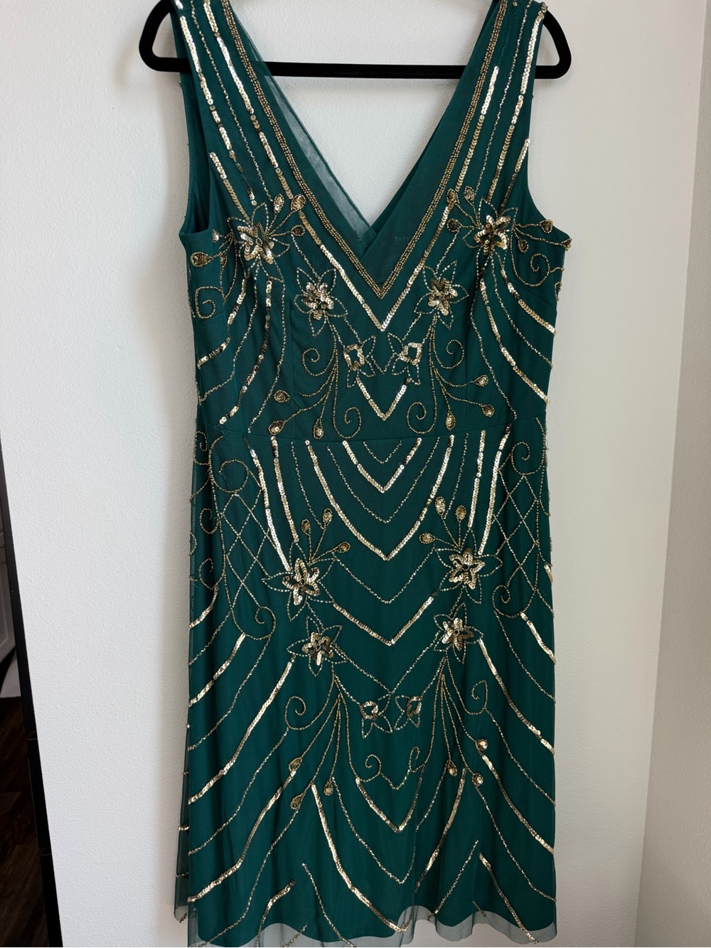 Adrienne Papell Elegant Emerald Green Beaded V-Neck Dress